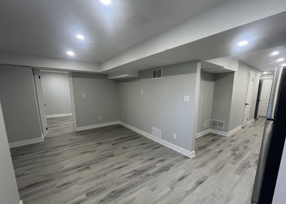 22 Amboise Cres #BS - Photo 7 of 10