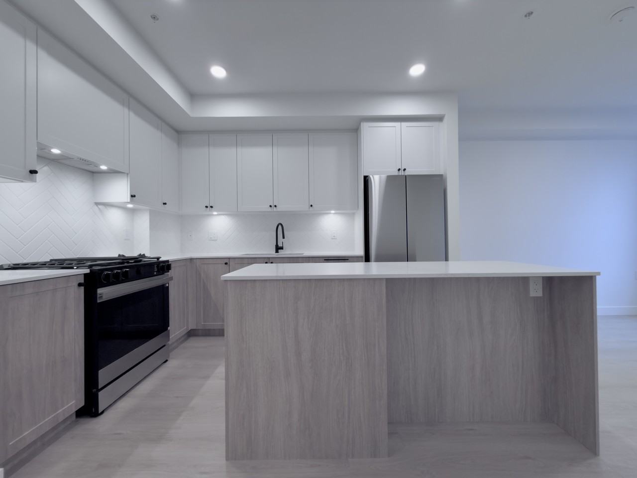 19911 76 Avenue #2xx - Photo 2 of 13