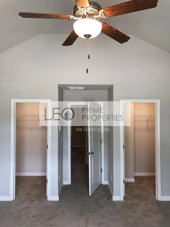 1155 Oak Hollow Ln - Photo 5 of 10