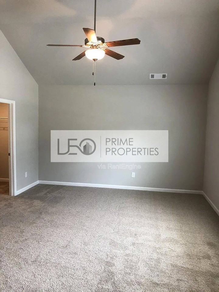 1155 Oak Hollow Ln - Photo 7 of 10