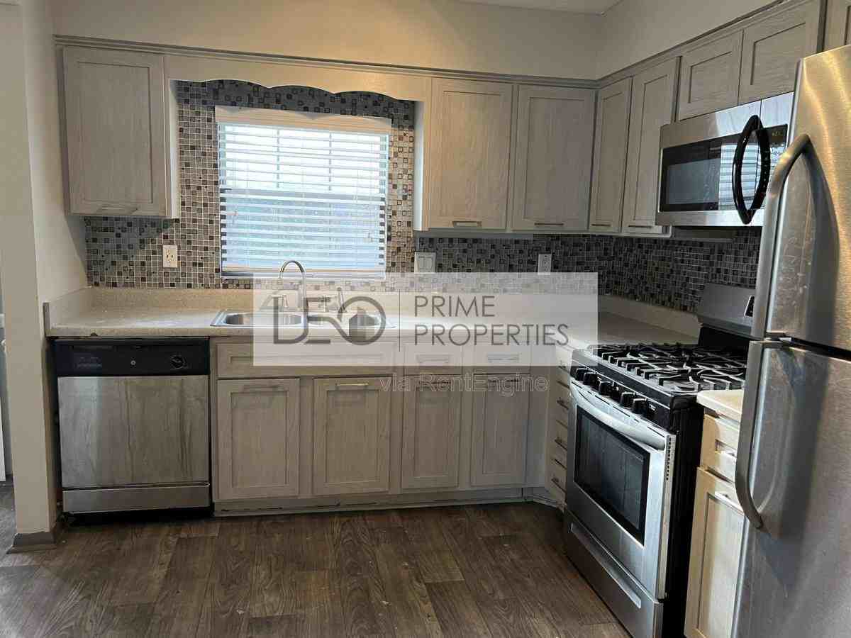 3081 Shadow Walk Ln - Photo 3 of 10