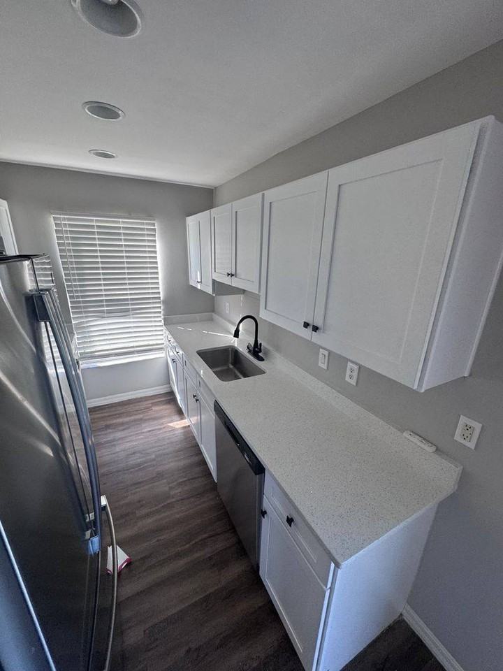 338 Harold Ave S - Photo 3 of 10