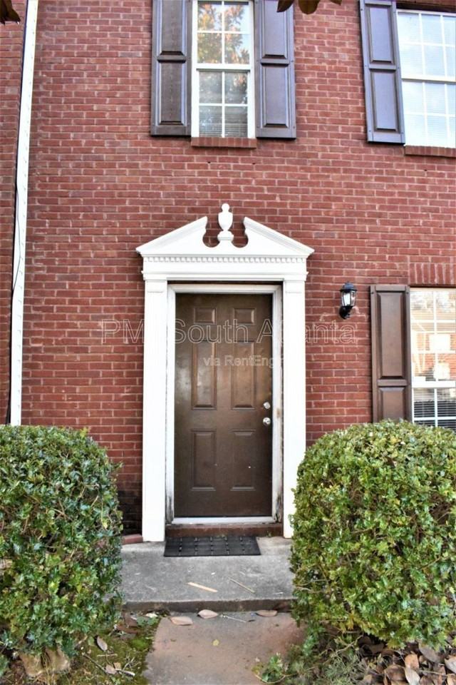 5798 Strathmoor Manor Cir - Photo 2 of 10