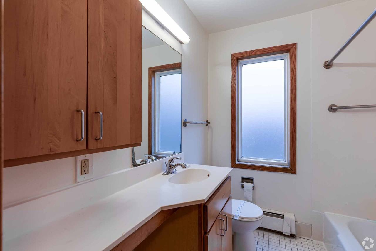 Rolling Hills Apartments - Photo 4 of 50