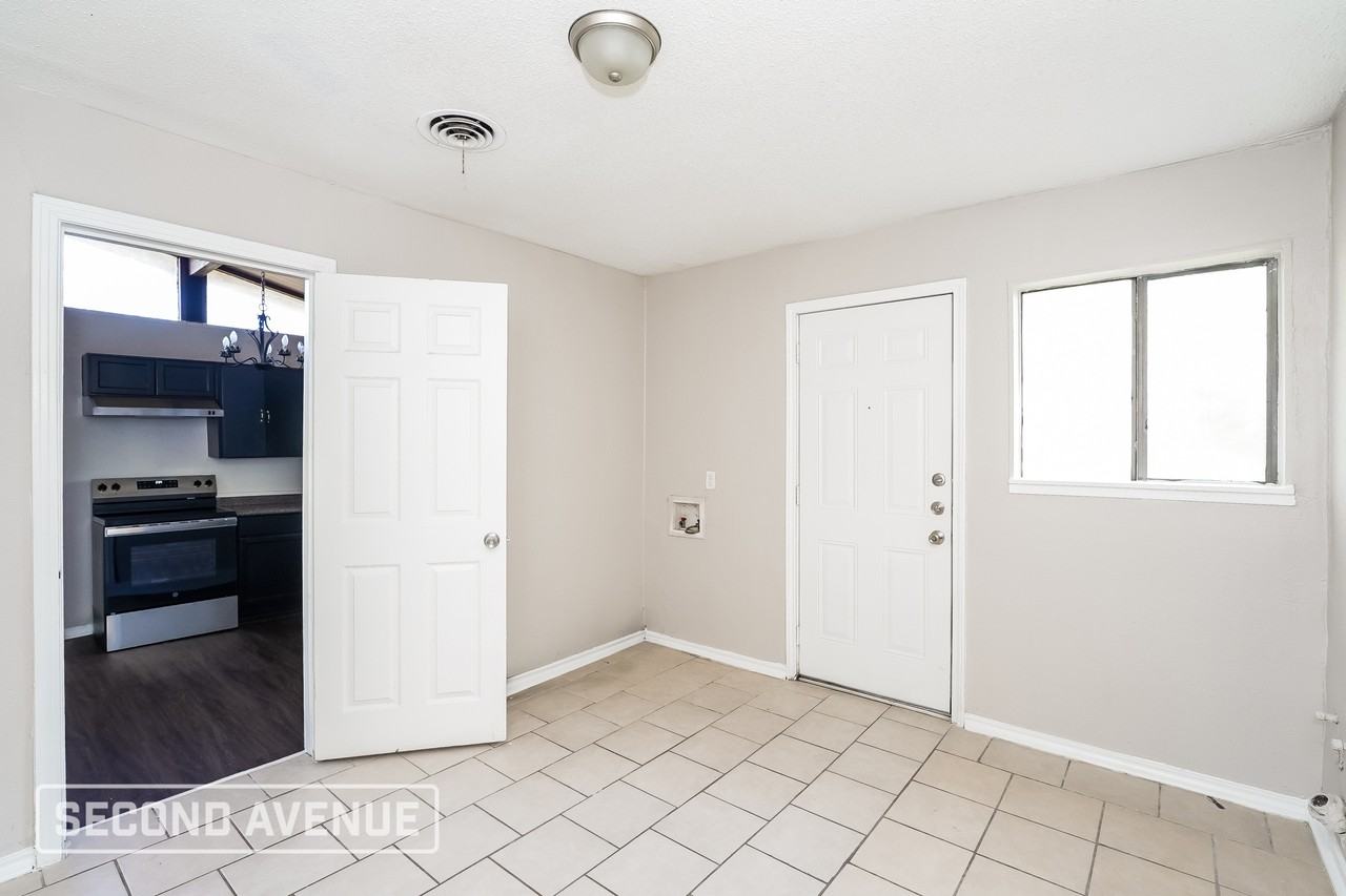 5824 Fursman Avenue - Photo 7 of 26