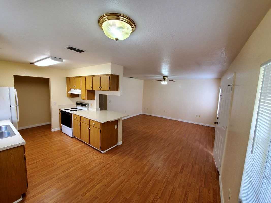 1022 Church St - Photo 2 of 12