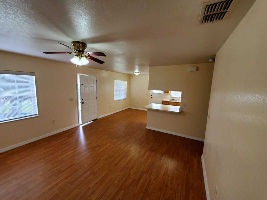 1022 Church St - Photo 4 of 12