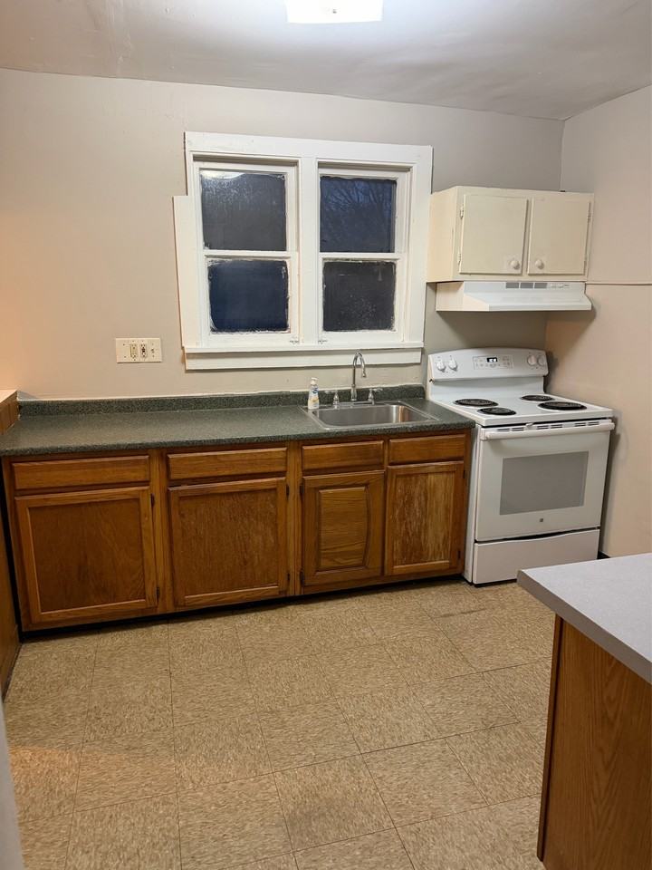 922 Dakin St #1 - Photo 6 of 22