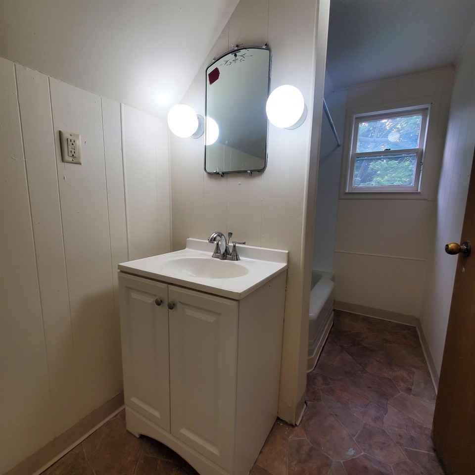 817 S Elm Ave #2 - Photo 2 of 10