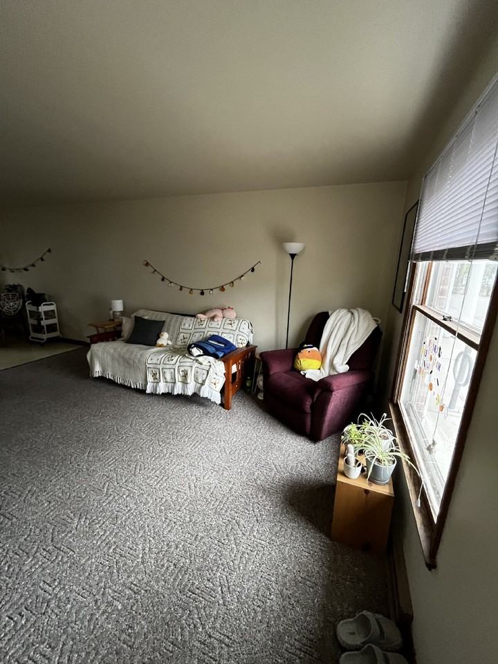 1215 State St Apt 5 - Photo 3 of 17