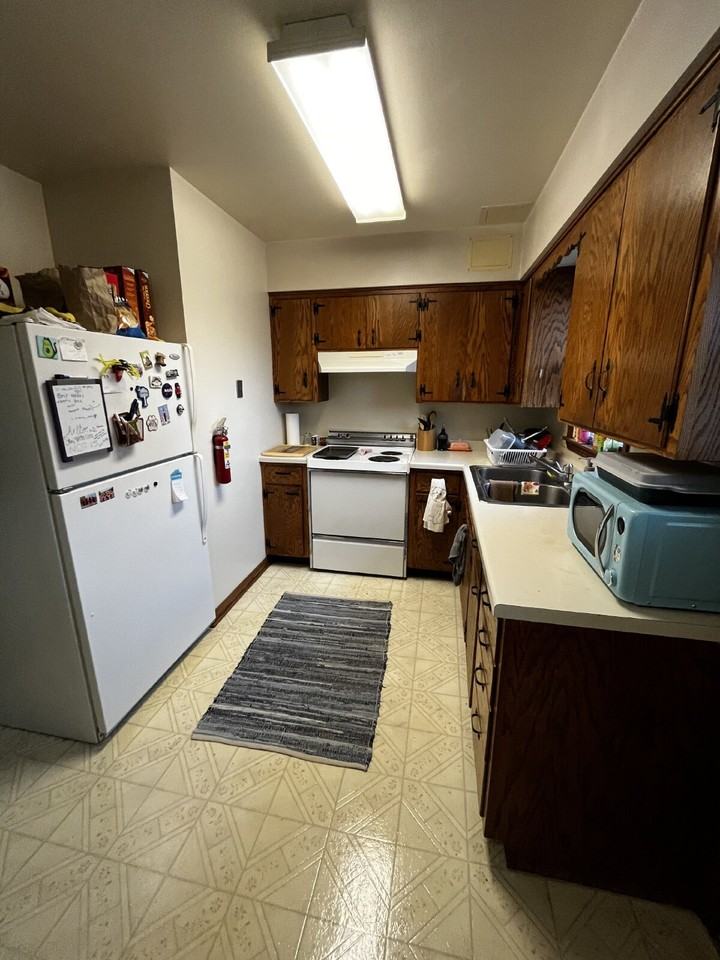 1215 State St Apt 6 - Photo 6 of 17
