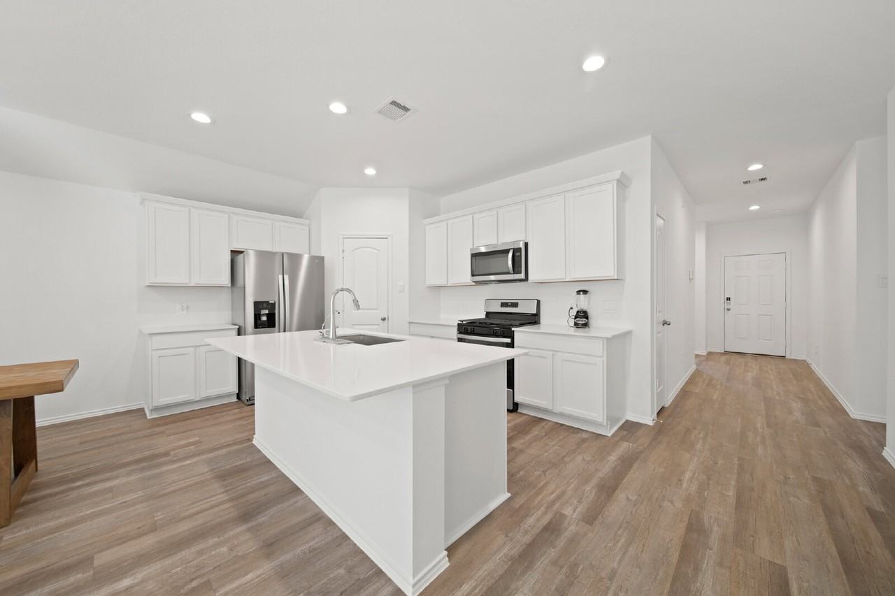 210 Bolla Rdg - Photo 6 of 32