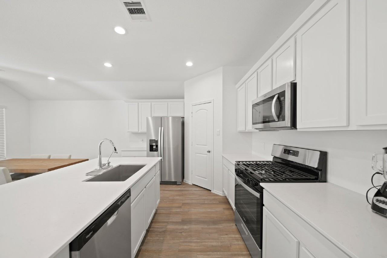 210 Bolla Rdg - Photo 7 of 32