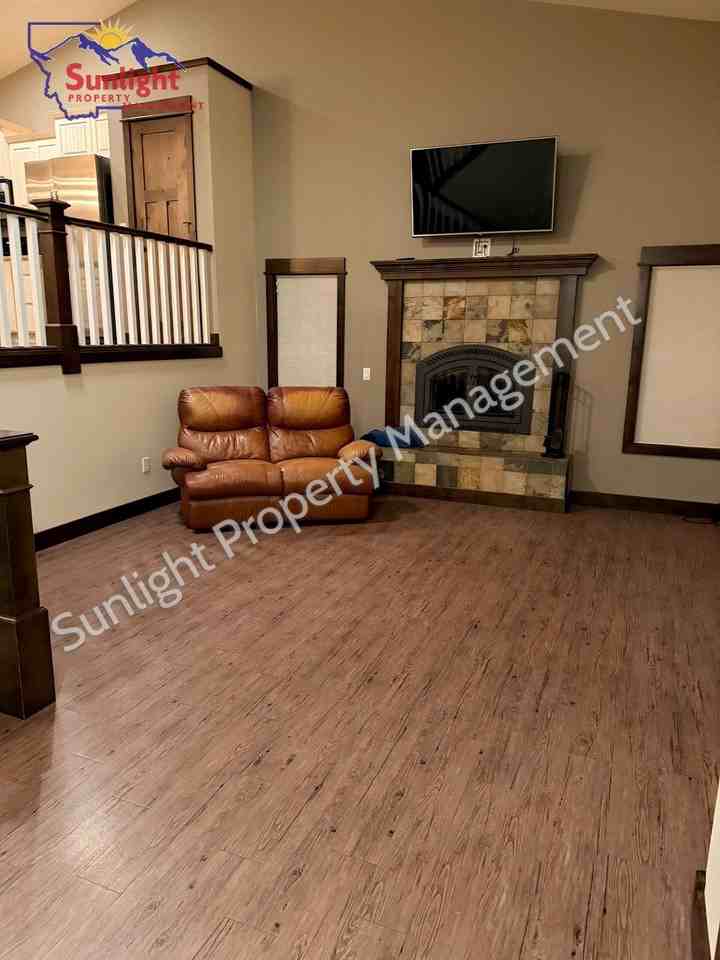 5281 River Road - Photo 3 of 23