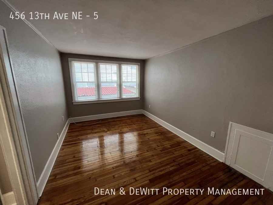 456 13th Ave Ne #5 - Photo 3 of 12