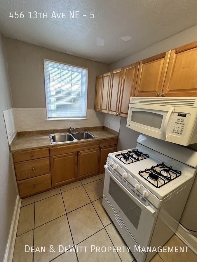 456 13th Ave Ne #5 - Photo 5 of 12