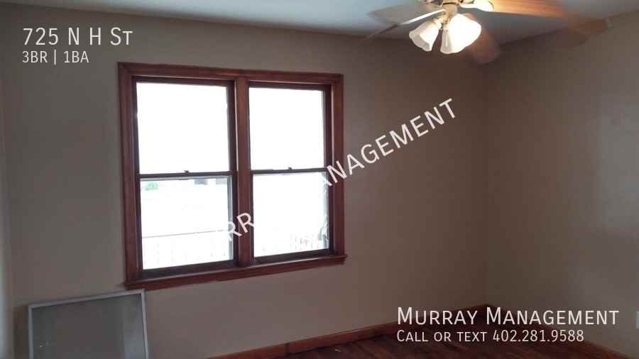 725 North H Street - Photo 3 of 20