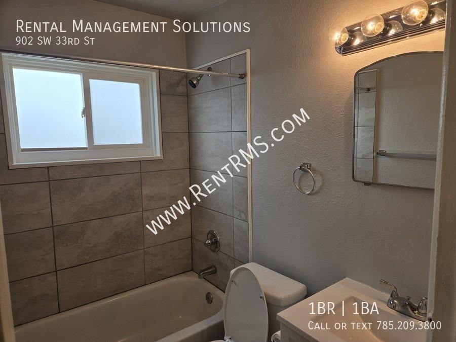 902 Sw 33rd St - Photo 7 of 9