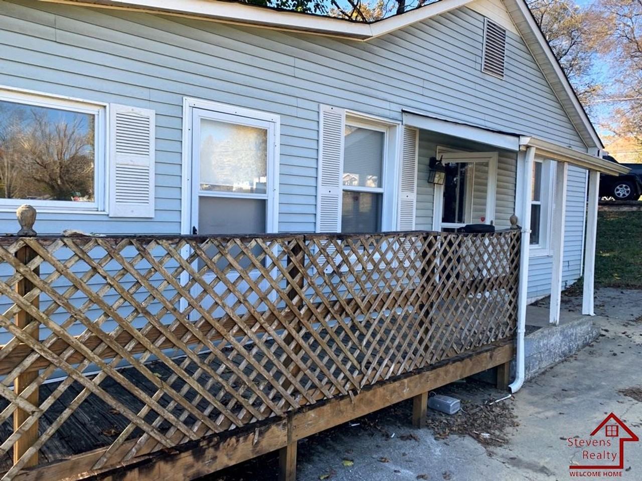 2110 Brown Ave - Photo 4 of 21