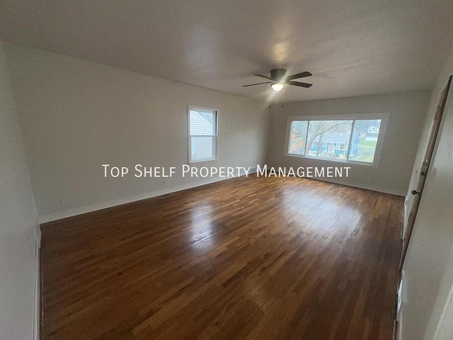 2823 Holcomb Ave - Photo 2 of 11