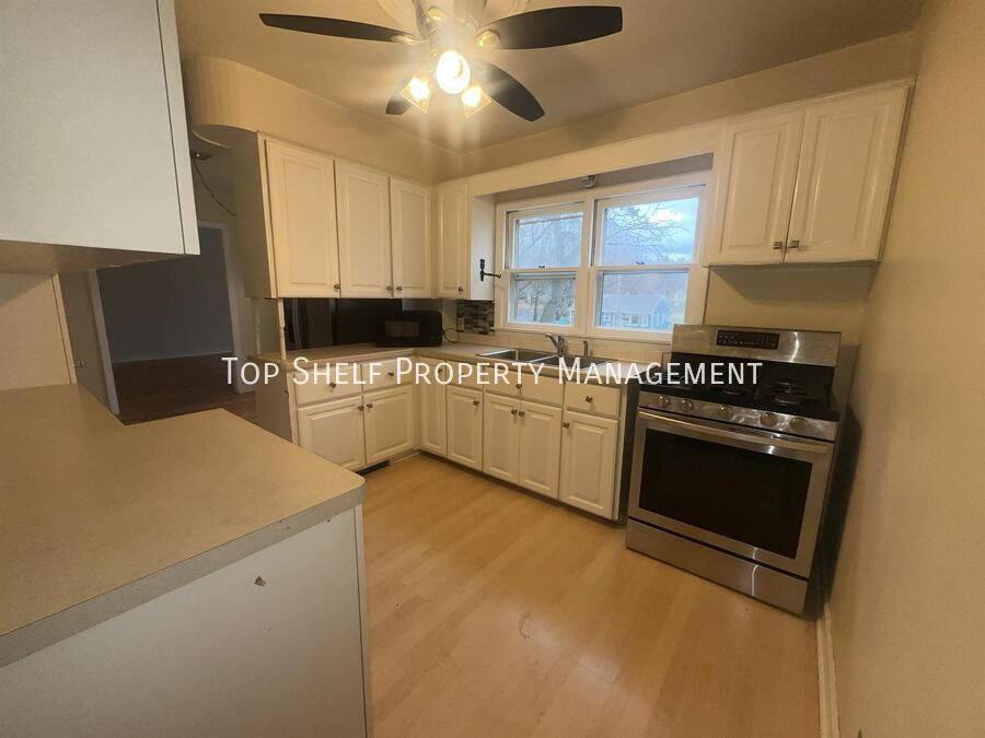 2823 Holcomb Ave - Photo 3 of 11