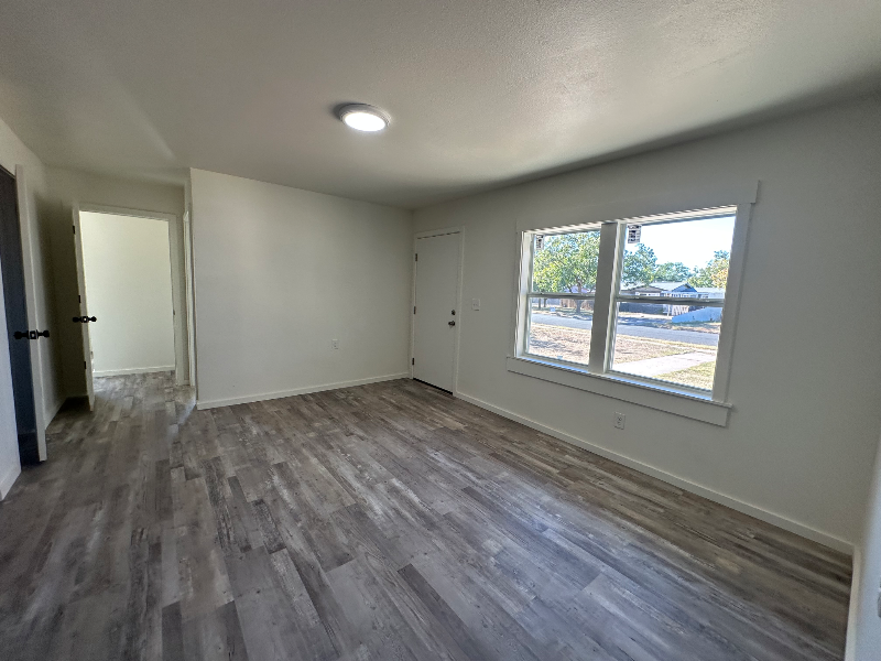 1904 63rd St - Photo 4 of 18