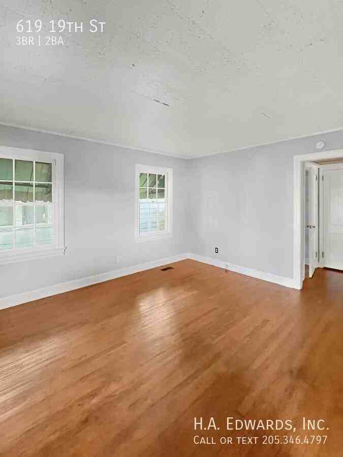 619 19th Street - Photo 4 of 10