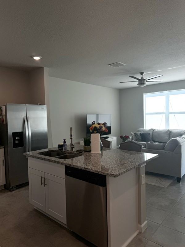 5649 Mentmore Dr - Photo 3 of 18