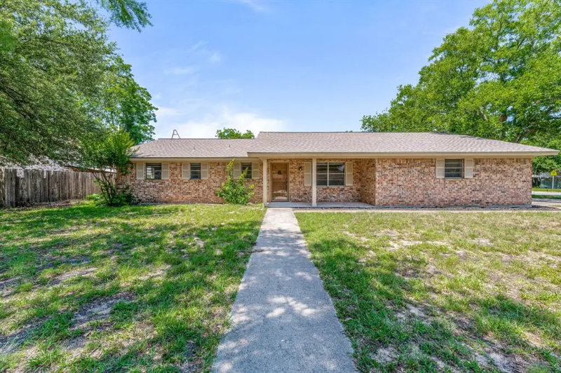 1016 North Meadowlark Lane