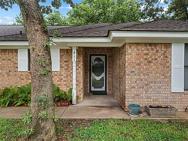 411 Bluebonnet St - Photo 2 of 9