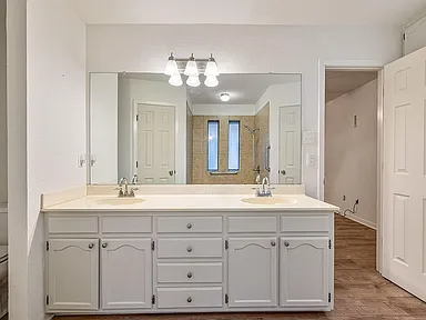 411 Bluebonnet St - Photo 6 of 9