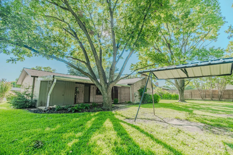 1320 N Magnolia Dr - Photo 3 of 10