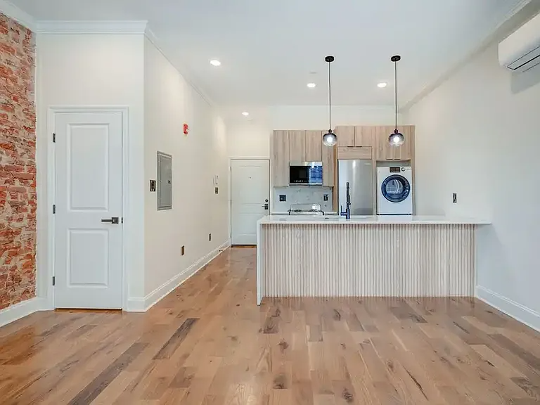 2841 W Diamond St #10 - Photo 4 of 16