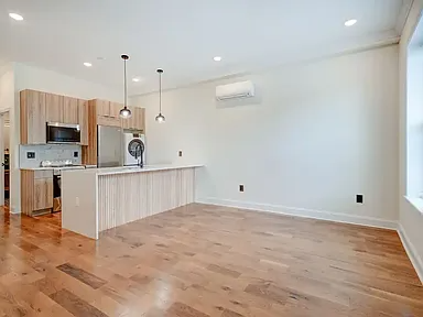 2841 W Diamond St #10 - Photo 7 of 16