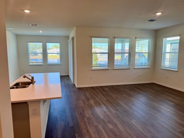 3210 Arch Ave - Photo 4 of 22