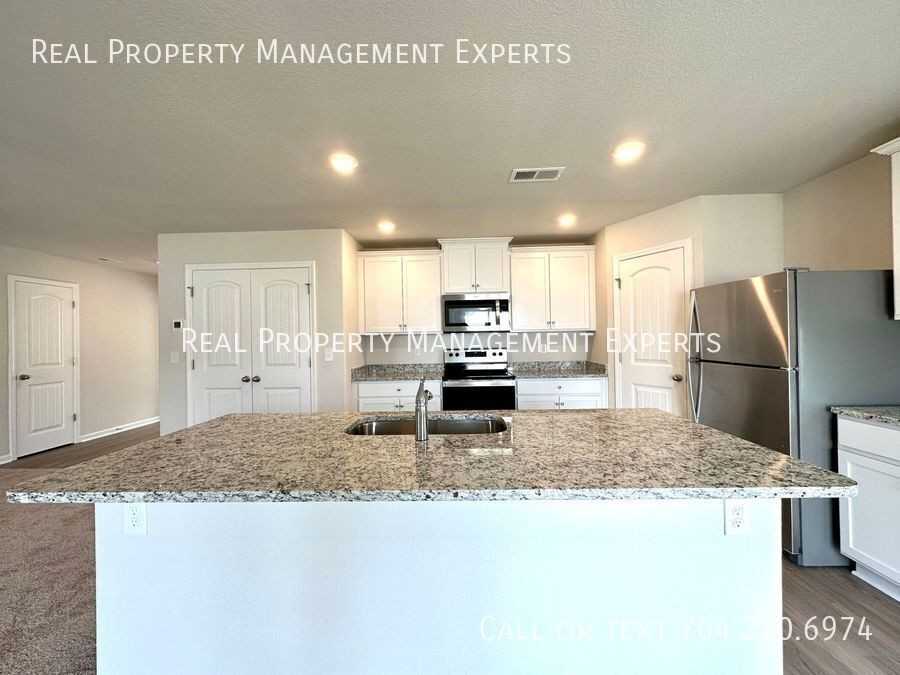 512 Hawley St - Photo 2 of 17