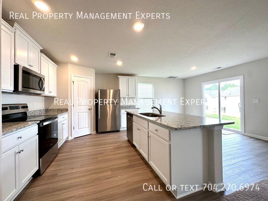 512 Hawley St - Photo 3 of 17