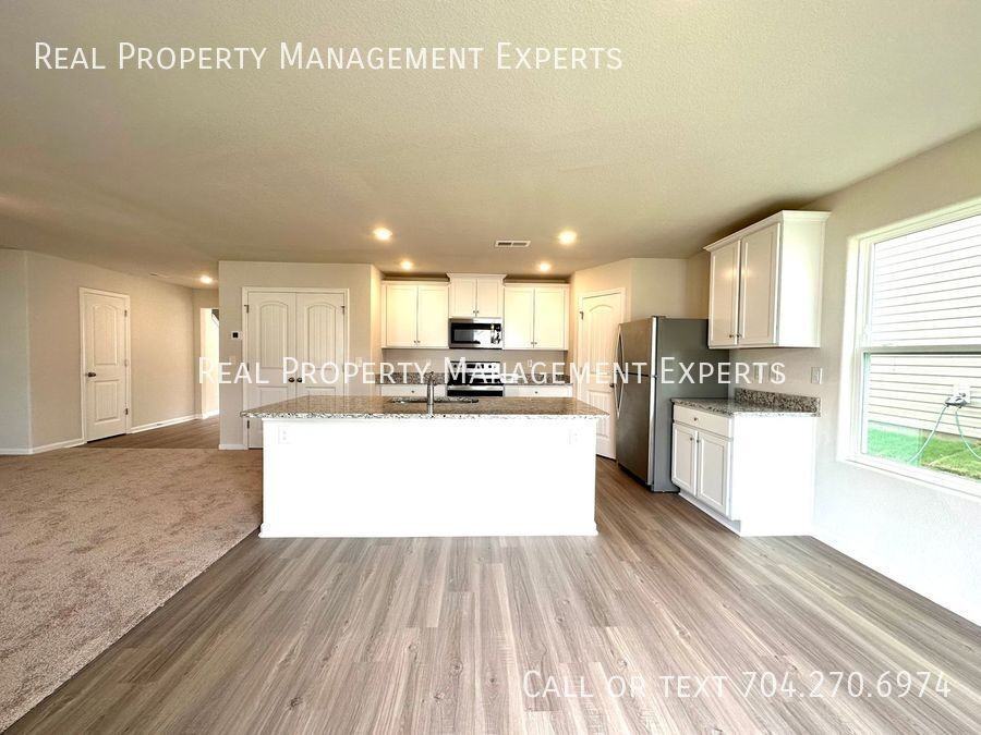 512 Hawley St - Photo 5 of 17