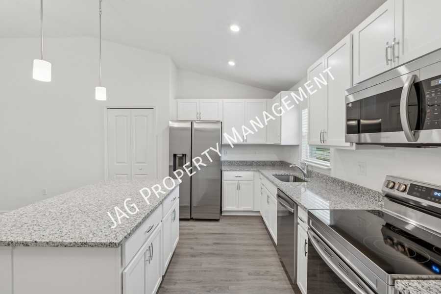 271 Christensen Ave Se - Photo 4 of 28