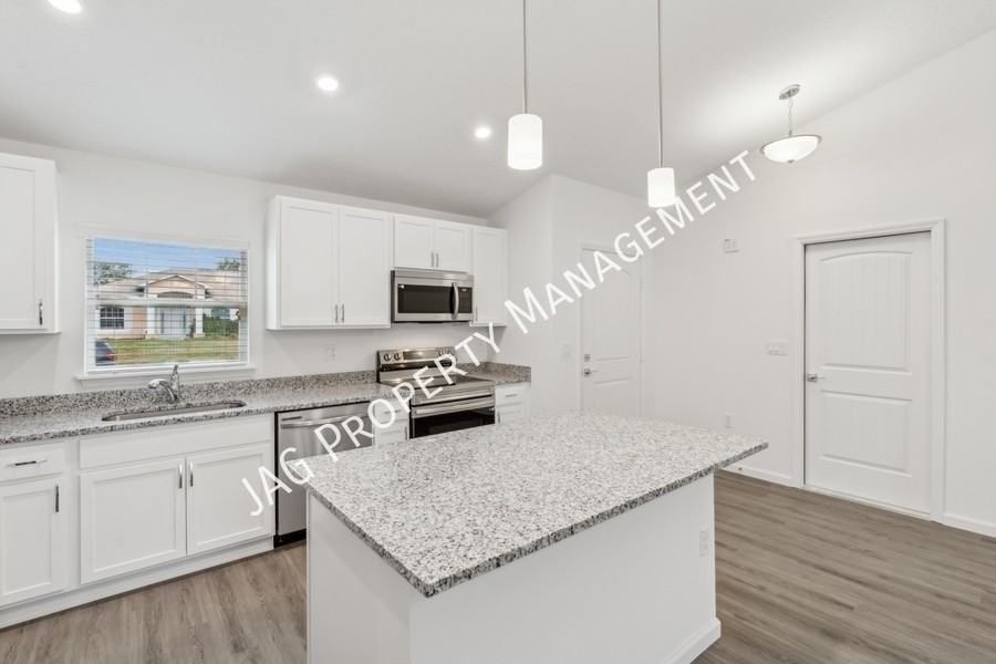 271 Christensen Ave Se - Photo 5 of 28