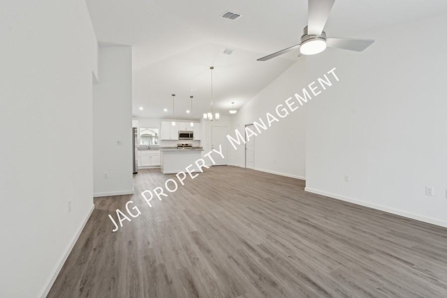 271 Christensen Ave Se - Photo 7 of 28