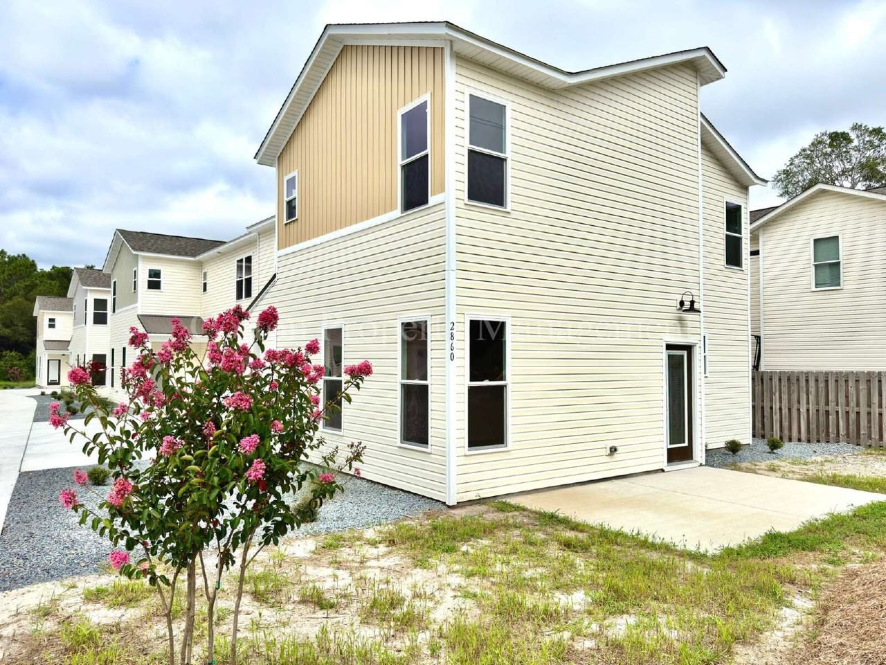 2860 Worth Drive #C - Photo 4 of 32