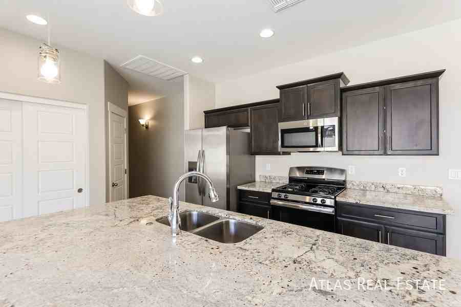 14735 Alexandria Way - Photo 7 of 22