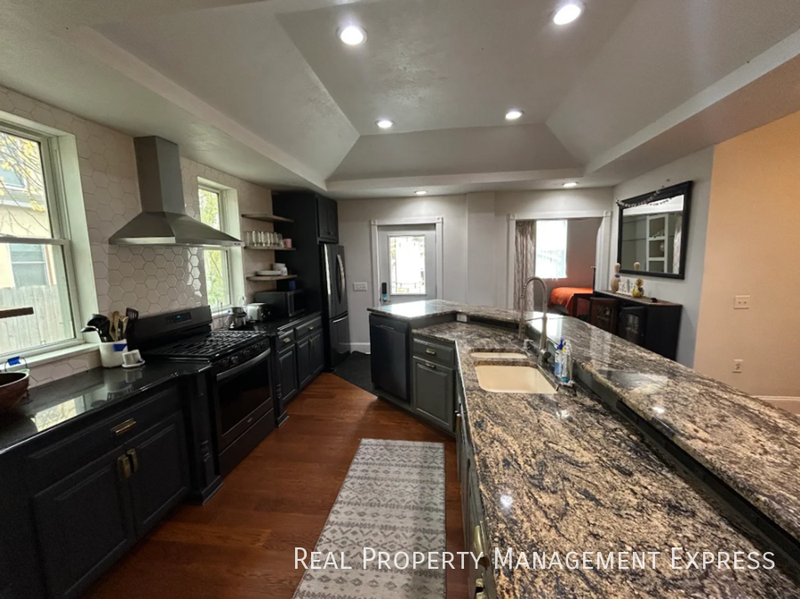 707 N Duluth Ave - Photo 4 of 17