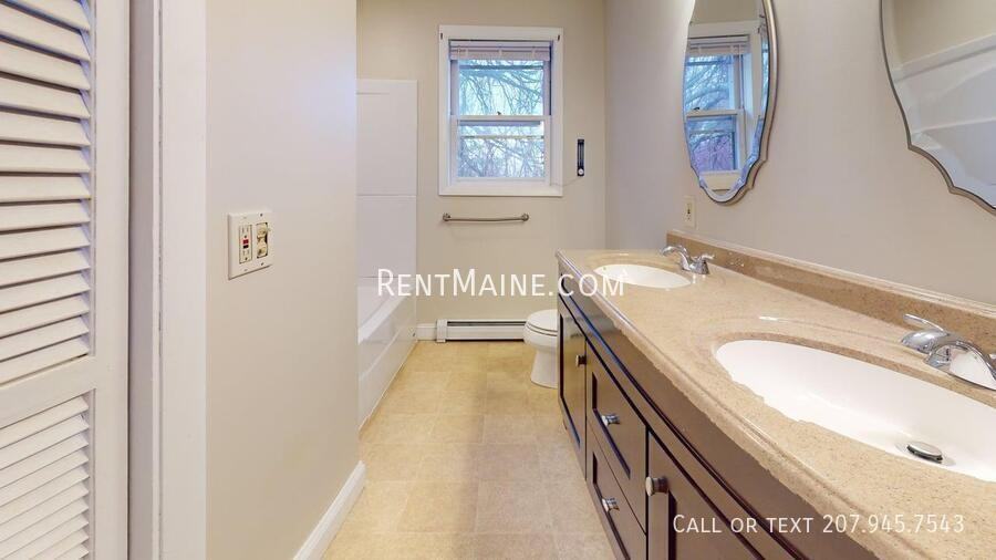 198 Main Road South #B - Photo 5 of 19