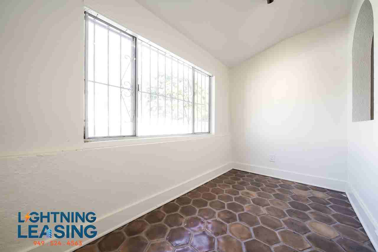 401 S Sycamore Ave #A - Photo 5 of 42