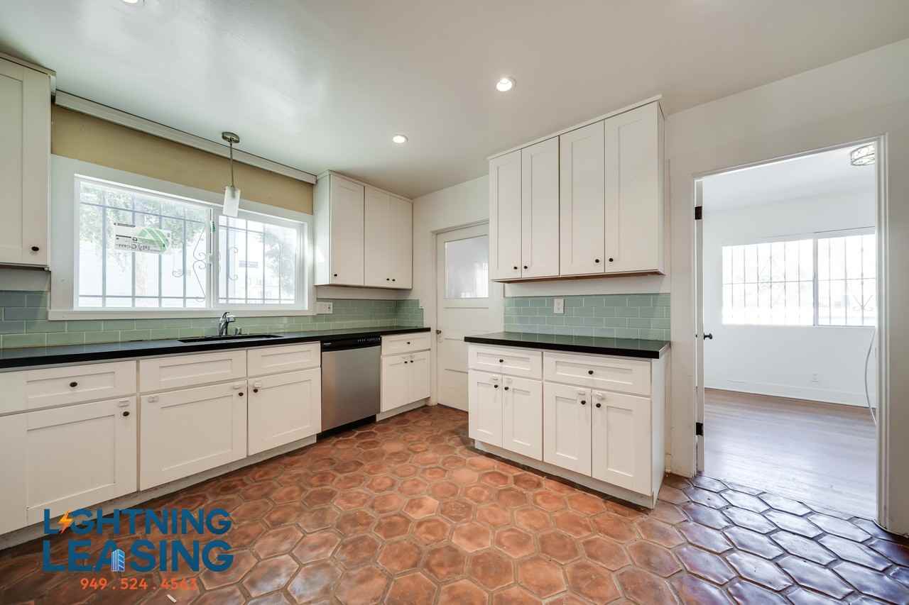 401 S Sycamore Ave #A - Photo 6 of 42