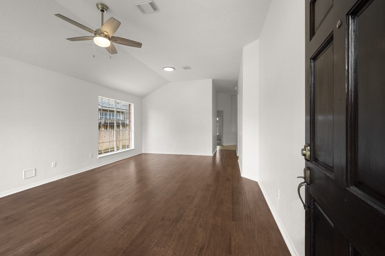 16014 Lakestone Dr #16014 - Photo 6 of 20