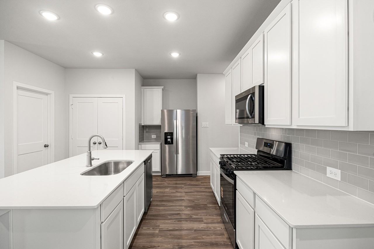 21043 Armstrong County Dr #21043 - Photo 4 of 35