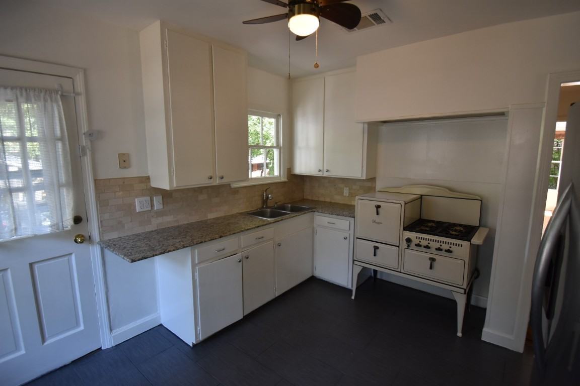 1606 Margaret Street #1606 - Photo 2 of 15